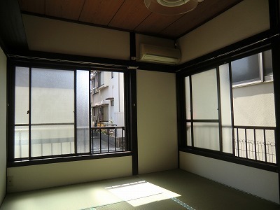 茅南荘　105 角部屋で窓がたくさん！
