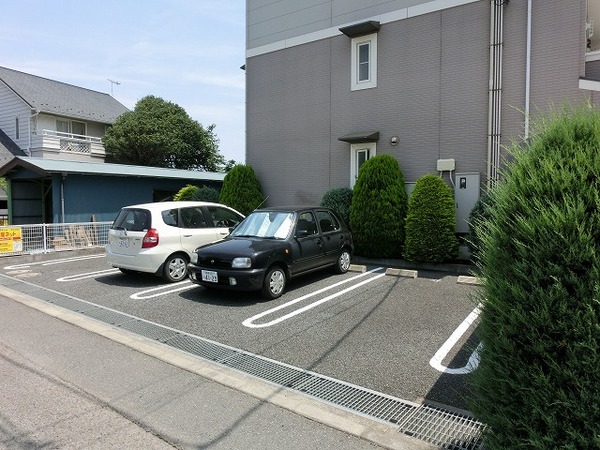 メリーセトル茅ヶ崎 駐車場