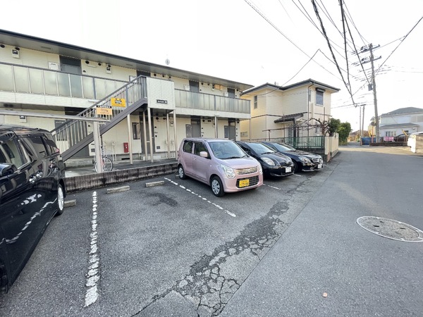 ソレジオM 駐車場