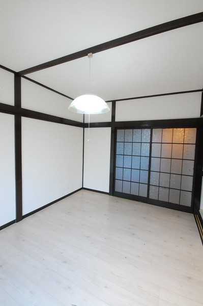 茅南荘 日当たり良く明るい室内です。