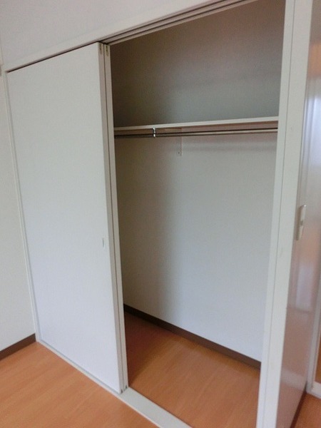セジュール ２階洋室収納