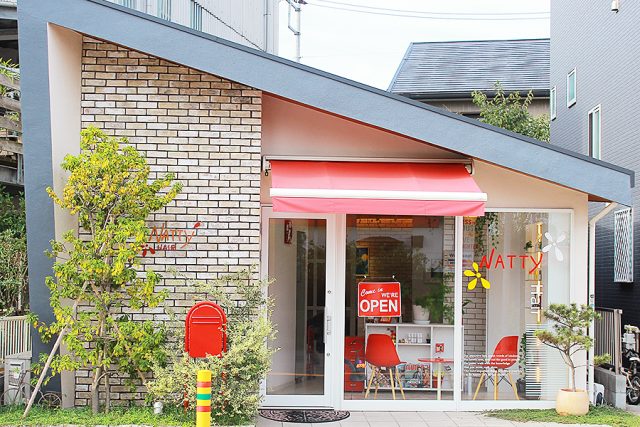 三角屋根のお店